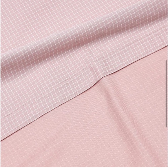 Calvin Klein Queen pink sheets - Picture 2 of 3